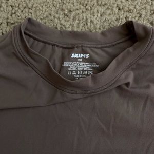 SKIMS- super crop taupe t-shirt size XXS